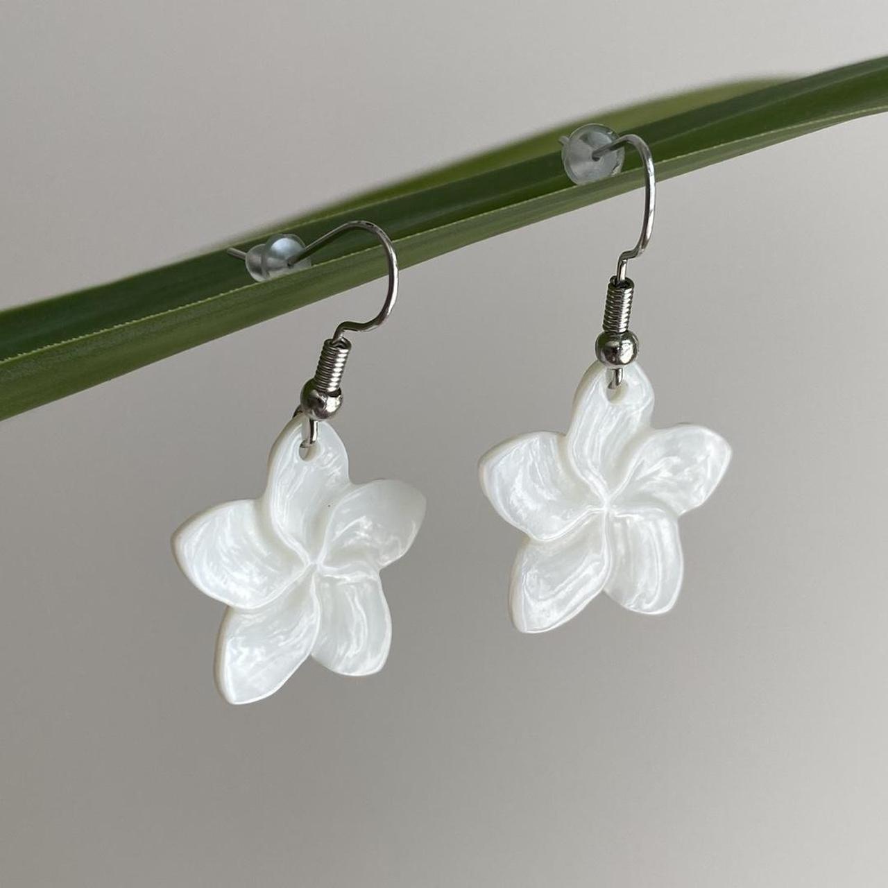 Genuine White Shell Flower Dangle Earrings With