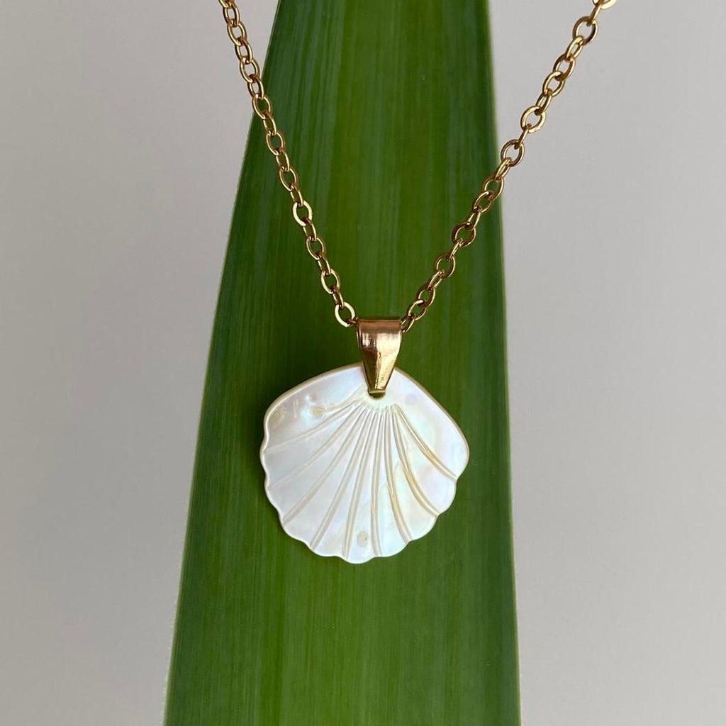 Genuine Shell Pendant Chain Necklace With Gold - Image 2