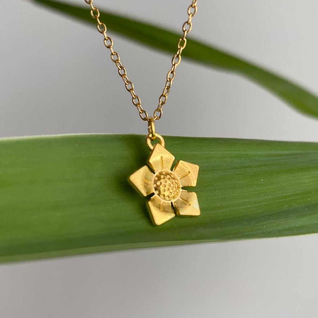 Gold Flower Pendant Chain Necklace 18 Karat Gold