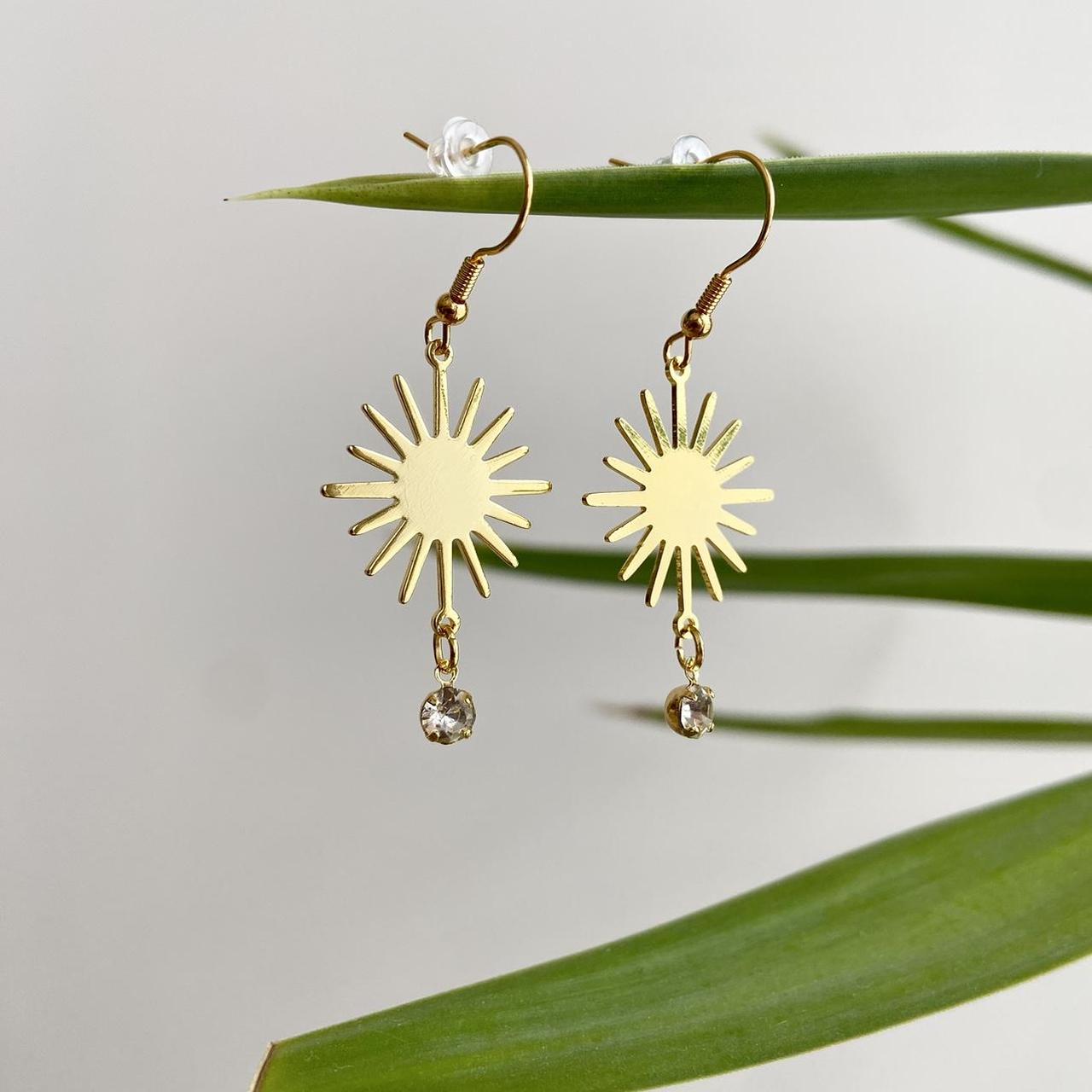 Gold Rising Sun With Dangle Earrings With Circular - Image 3