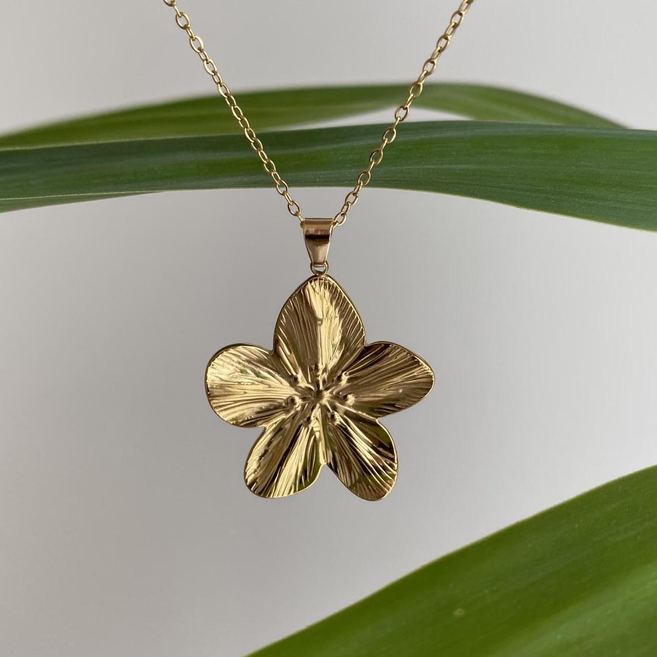 Large Gold Flower Pendant Chain Necklace Also - Image 3