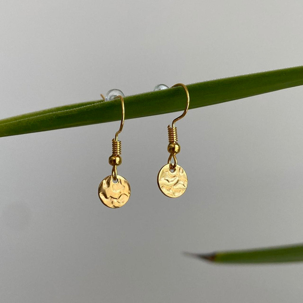Small Hammered Gold Circle Dangle Earrings 100 - Image 3