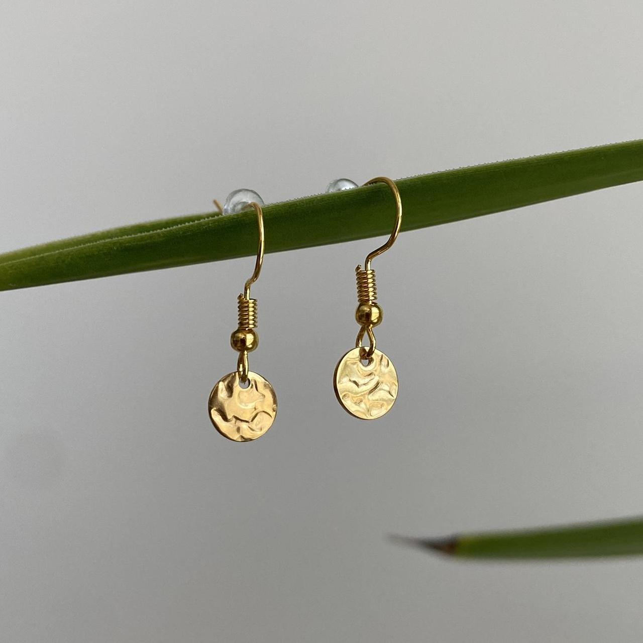Small Hammered Gold Circle Dangle Earrings 100 - Image 3