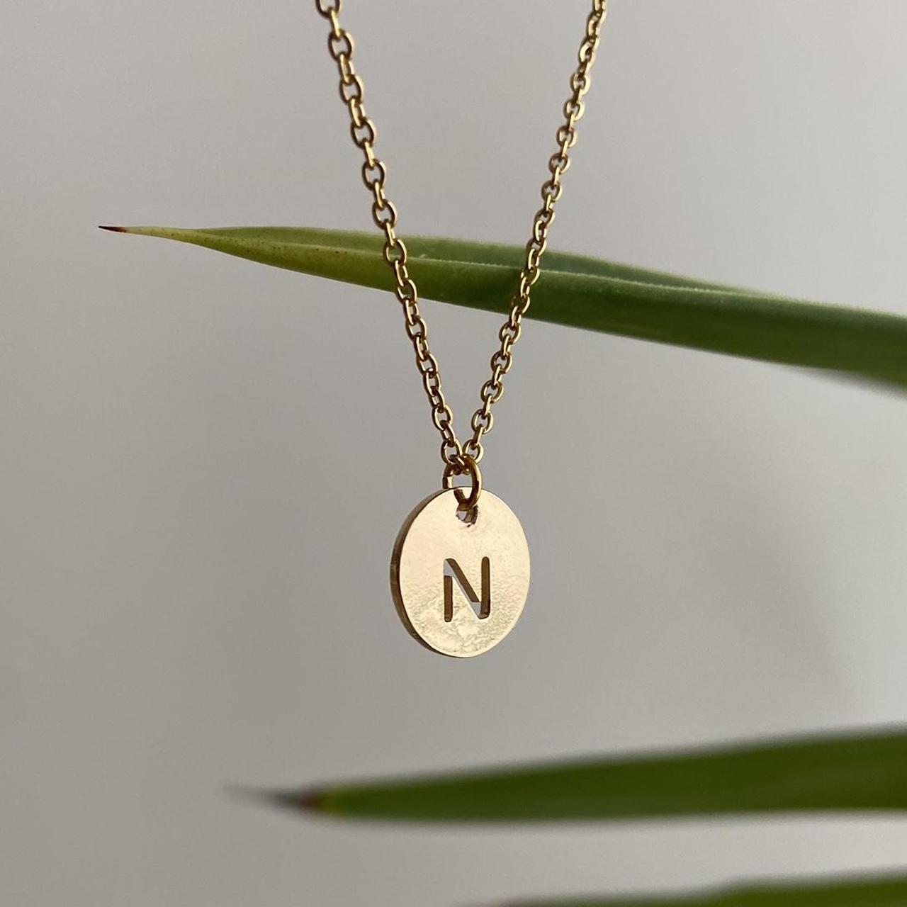 Circle Stamped Gold Letter N Initial Pendant Chain - Image 2