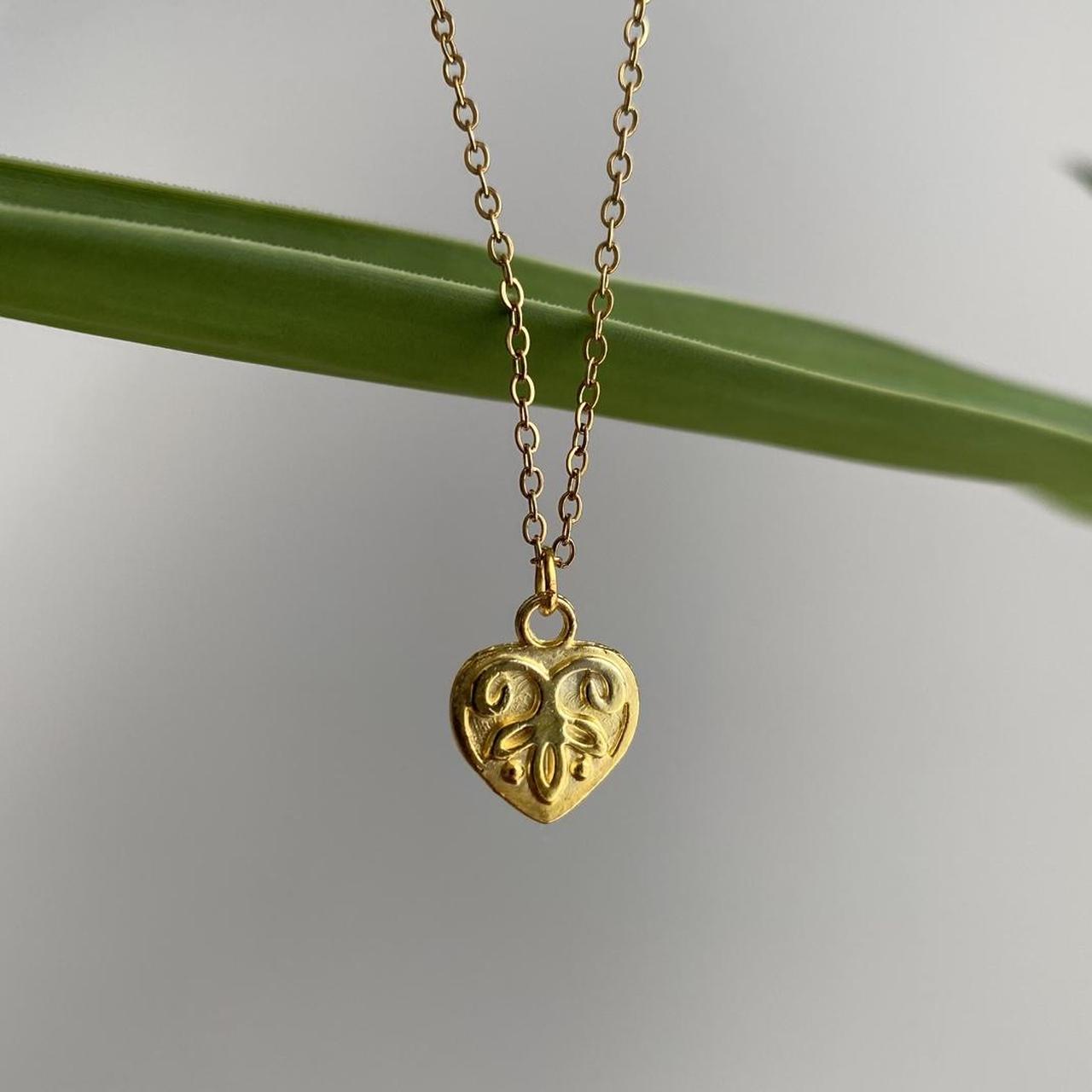 Elegant Gold Leaf Pendant Chain Necklace 18 Karat - Image 2
