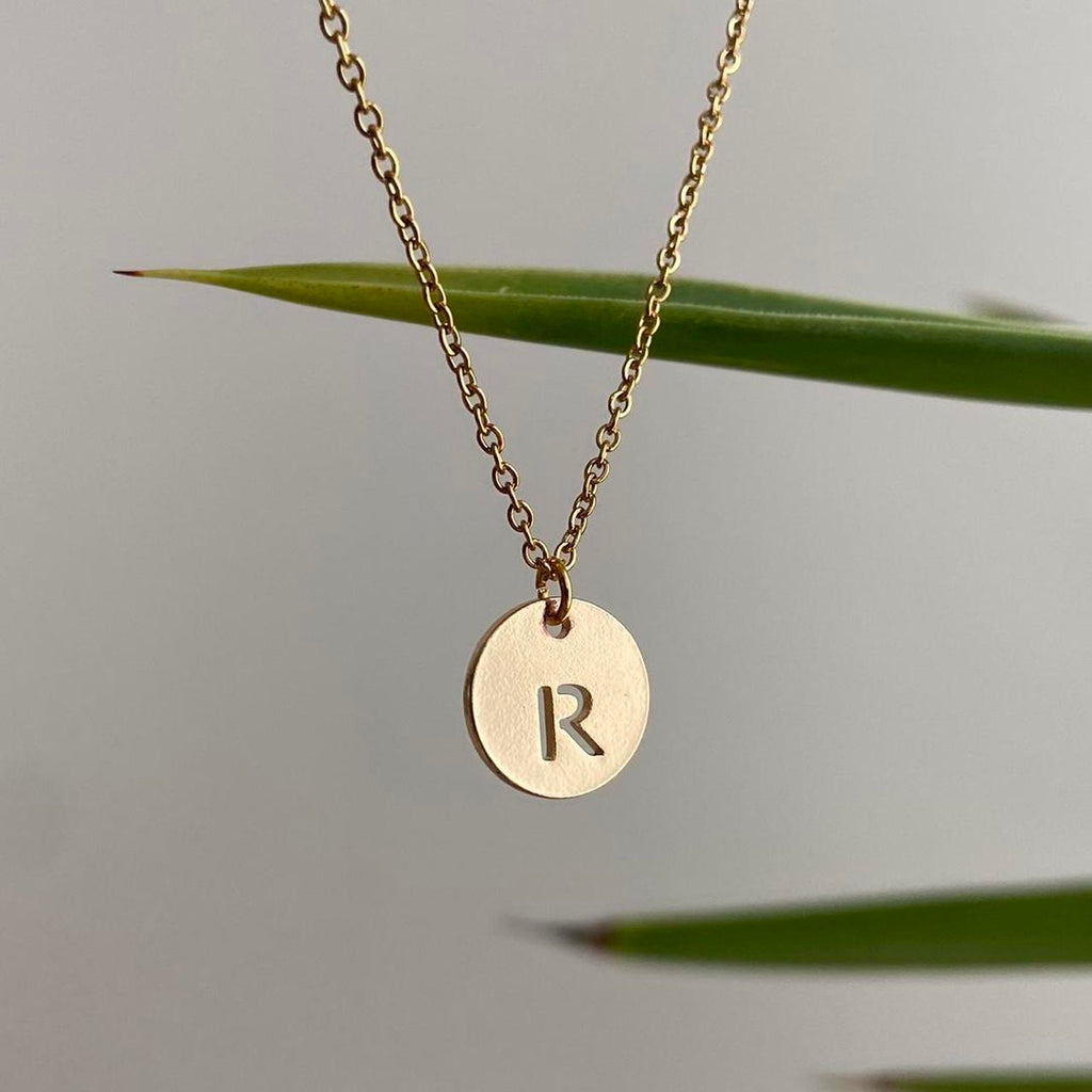 Circle Stamped Gold Letter R Initial Pendant Chain - Image 2