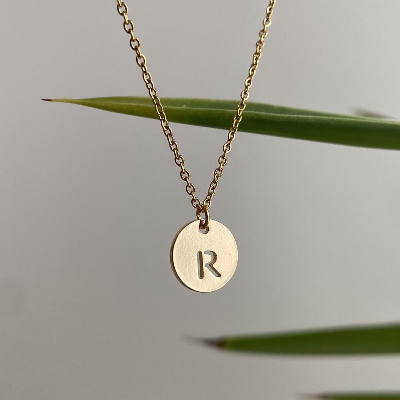 Circle Stamped Gold Letter R Initial Pendant Chain - Image 2