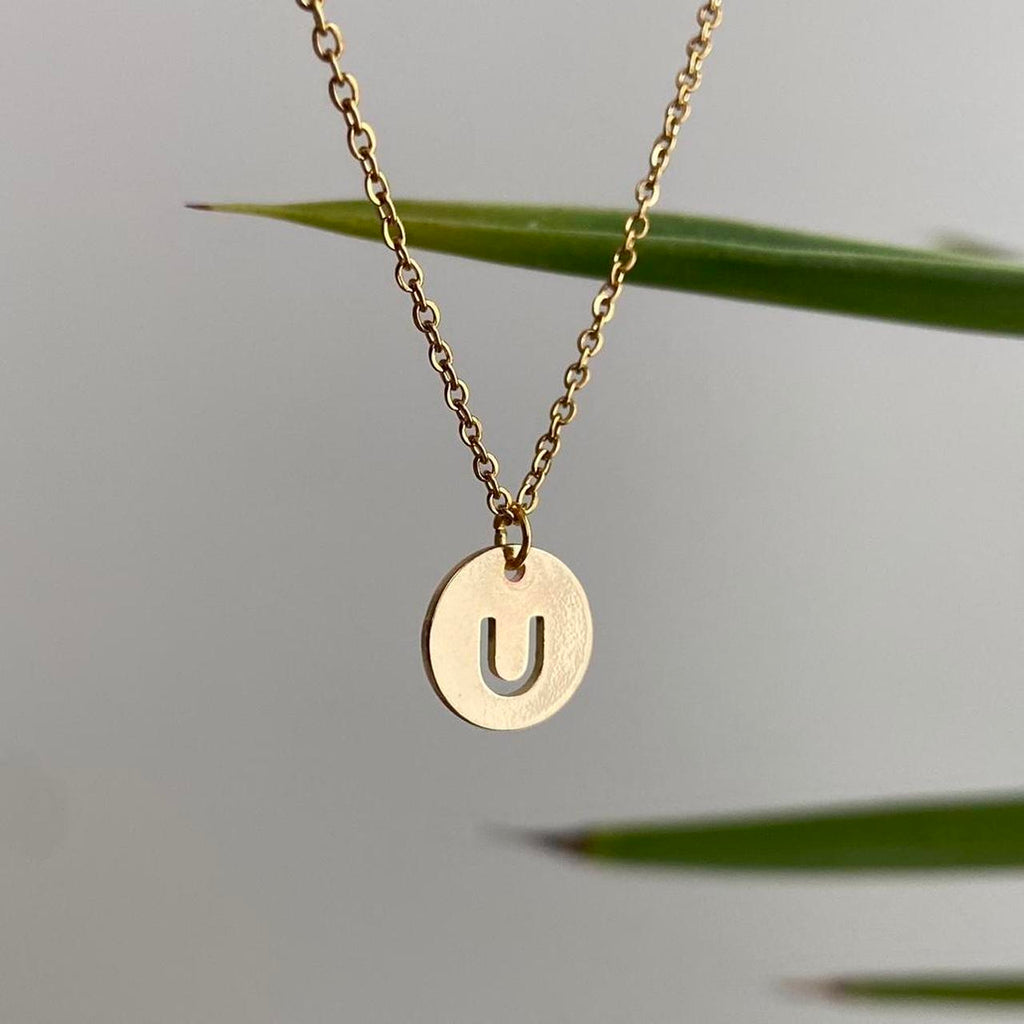 Circle Stamped Gold Letter U Initial Pendant Chain - Image 2