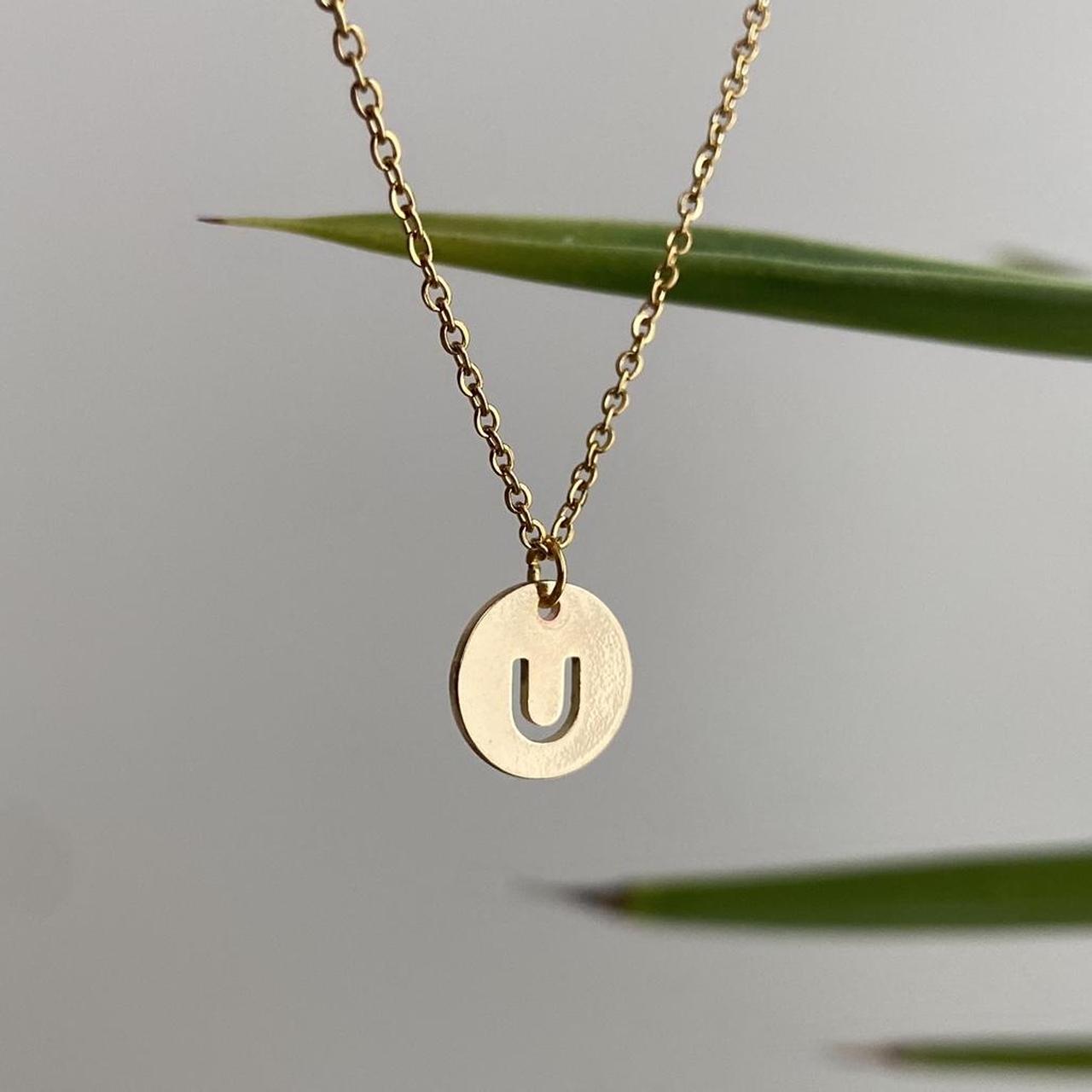 Circle Stamped Gold Letter U Initial Pendant Chain - Image 2